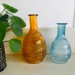 glazen vazen met relief oranje blauw