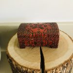 houten doosje rood houtsnijwerk